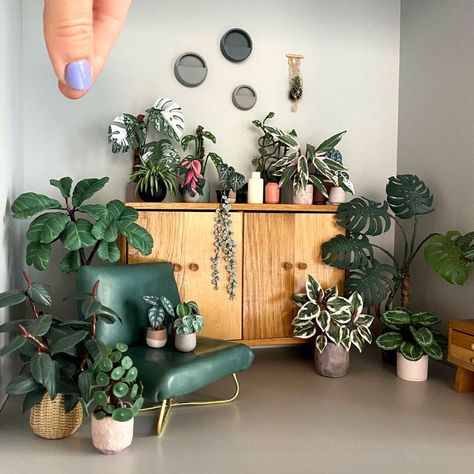 Greenhouse Miniature, Polymer Clay Plants, Clay Plants, Barbie Crafts, Plants At Home, Plant Room, Miniature Clay, Doll House Plans, Rubber Plant