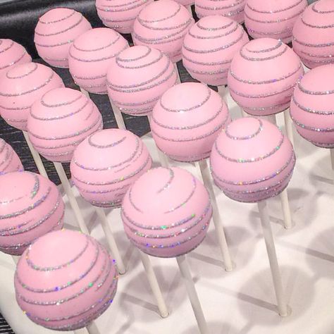 Glitter Cake Pops, Pastel Sweets, Tårta Design, Pink Cake Pops, Pink Sweet 16, Pop Cakes, Pink Sweets, Sweets Candy, Sweet 16 Cakes