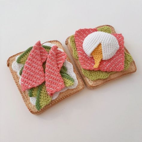 Crochet Toast With Over Easy Eggs, Cream Cheese and Salmon! | KnitHacker Crochet Toast, Crochet Bread, Salmon Crochet, Eggs Over Easy, Toast With Avocado, Pinky Pinky, Crochet Cable Stitch, Cherry Cupcakes, Over Easy Eggs