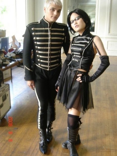 omg I want to do this with my future boyfriend or husband for Halloween! this is so cool!!! Mcr Wedding, Gerard Way Black Parade, Emo Prom, Skull Emoji, The Black Parade, Mcr Memes, Fashion Decades, I Love Mcr, Black Parade