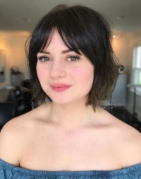 Short Messy Bob para cabelos finos Short Messy Bob, Short Hair With Curtain Bangs, Hair With Curtain Bangs, Tan Skin Blonde Hair, Messy Bob, Bangs For Round Face, Round Face Haircuts, Short Hair With Bangs, Bob Haircuts