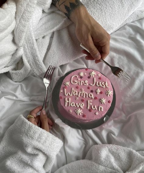 parisian and fashion mood’s Instagram post: “#beigeaddiction” Hotels In Tokyo, Birth Cakes, Picnic Cake, Cake For Breakfast, Girls Just Wanna Have Fun, Galentines Party, Bday Party Theme, Tokyo Hotels, Cool Birthday Cakes