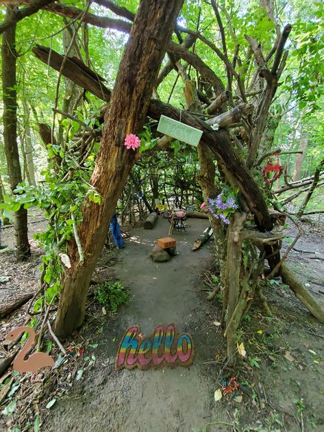 Nature Lovers Find Abandoned Fort In Forest That They Start Building Up, One Day Find A Mystery Box Inside And Decide To Open It Secret Outdoor Hideout, Sesh Den Forest, Forest Hideout Aesthetic, Outdoor Den Ideas, Outdoor Fort In The Woods Ideas, How To Build A Fort In The Woods, How To Build A Fort Outside, Secret Hideout Outside, Building With Nature