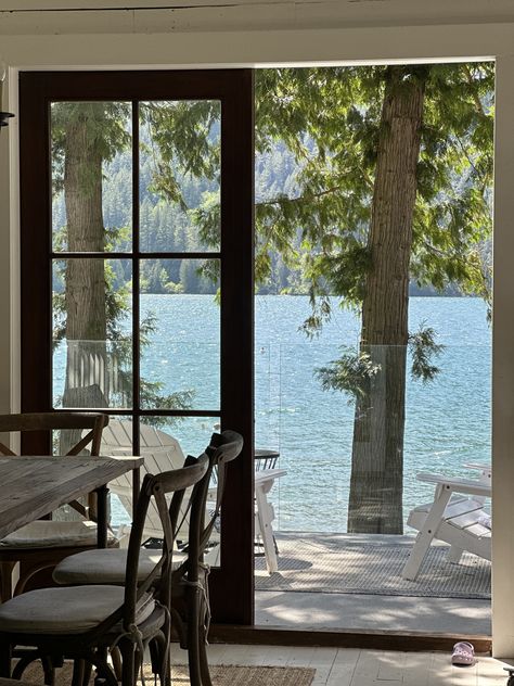 Cozy Lake House Interior, Interior Lake House, Lake Cabins And Cottages, Lake View Homes, House By The Water, Lake House Aesthetic, Cabin On The Lake, Nyc Townhouse, Sea View House