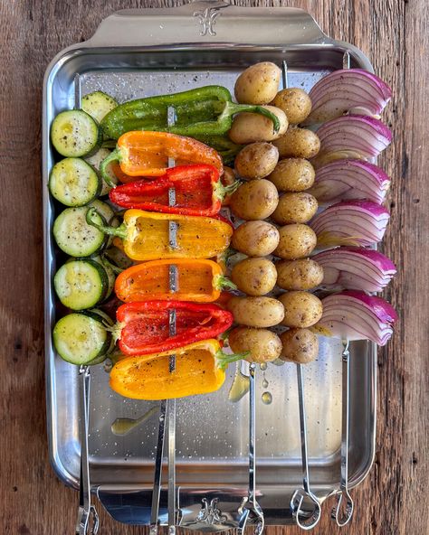 Grilled Veggie Skewers - Zimmy's Nook Veggie Skewers Grill, Grilling Veggies, Grilled Vegetable Skewers, Veggie Kebabs, Vegetable Kebabs, Vegetable Appetizers, Vegetable Skewers, Veggie Skewers, Skewers Grill