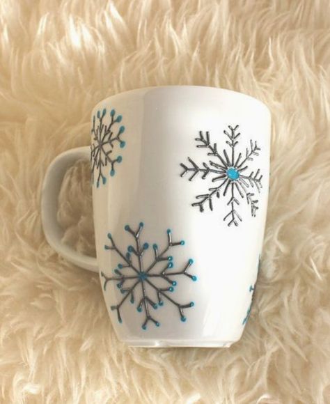 Diy Christmas Mugs, Porcelain Paint, Ceramic Cafe, Painted Coffee Mugs, Braided Bracelet Diy, Painted Pots Diy, Diy Mugs, Hand Painted Mugs, Tassen Design