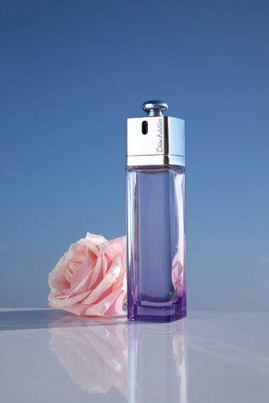 Dior Addict  www.dioraddict.com/ Christian Dior Addict, Creative Advertising Photography, Perfume Art, Genie In A Bottle, Perfume Photography, Wear Perfume, Perfume Making, Perfume And Cologne, Dior Addict