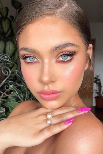 First Date Makeup, Doe Eye Makeup, Perfect Lip Color, Romantic Makeup, Blue Eyes Pop, Date Night Makeup, Makeup Before And After, Date Makeup, Formal Makeup