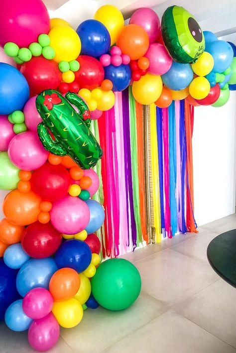 Mexican Balloon Garland, Mexican Theme Balloon Garland, Mexican Party Backdrop, Fiesta Gender Reveal Party, Fiesta Theme Party Decorations, Cinco De Mayo Party Ideas, Mexican Theme Party Decorations, Mexican Birthday Parties, Fiesta Cake