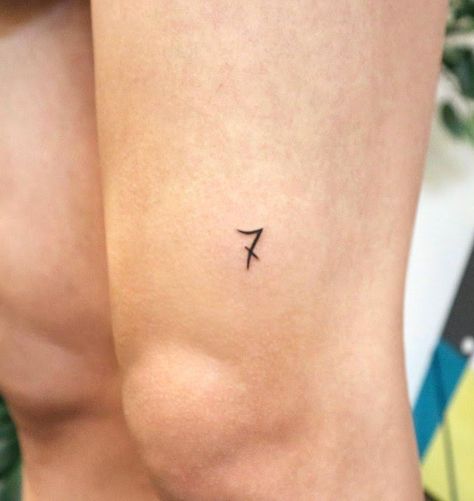 V tattoo Bts Tattoo Ideas Taehyung, Bts Tattoo Ideas, Tattoo Friendship, Bts Tattoo, V Tattoo, Bts Tattoos, Tattoo Master, Friendship Tattoos, Hand Tattoos For Women