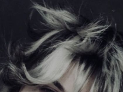 wriothesley genshin aesthetic black hair white highlights guy aes Black Hair White Highlights, Hair White Highlights, Wriothesley Aesthetic, Toby Core, Grey Hair Boy, Aesthetic Black Hair, White Streak In Hair, Zombie Oc, Wriothesley Genshin