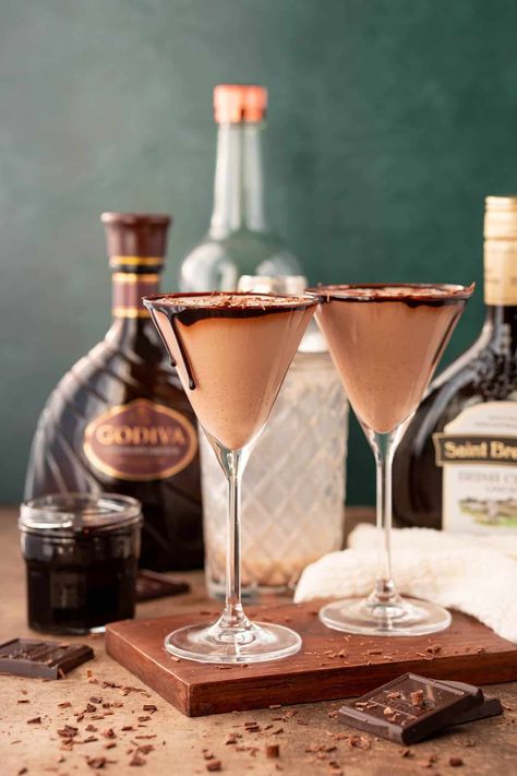 This Chocolate Martini is a sweet, creamy cocktail that combines chocolate syrup and heavy cream with three different types of alcohol! A great drink choice for chocolate lovers! Creamy Chocolate Martini, Creamy Martini Recipes, Chocolate Martini Recipe Godiva, Chocolate Liquor Drinks, Godiva Chocolate Martini, Different Types Of Alcohol, Kahlua Hot Chocolate, Chocolate Tequila, Types Of Alcohol