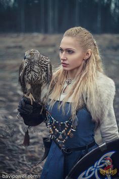 Norse Names, Viking Queen, Viking Warrior Woman, Viking Aesthetic, Viking Cosplay, Viking Dress, Viking Women, Viking Clothing, Strange History