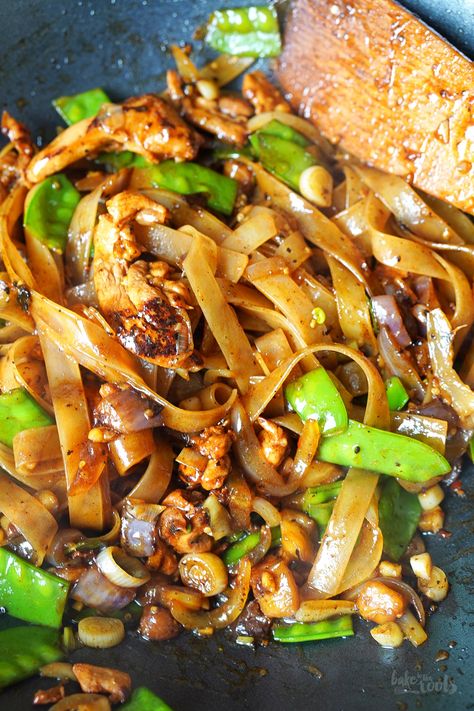 Stir-Fry Hoisin Chicken Noodles | Bake to the roots Hoisin Chicken Stir Fry, Chicken Noodle Stir Fry, Chicken Noodle Bake, Chicken Stir Fry With Noodles, Hoisin Chicken, Chicken Noodles, Stir Fry Noodles, Chicken Stir Fry, Sweet Sauce