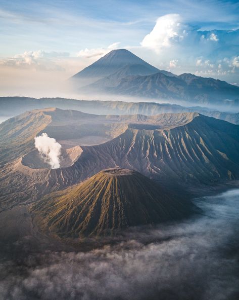 brayden on Twitter: "the volcanic views of indonesia… " Mount Bromo, Active Volcano, Mountain Photography, Epic Journey, Video Photography, Travel Lifestyle, Volcano, Travel Photos, Aesthetic Pictures