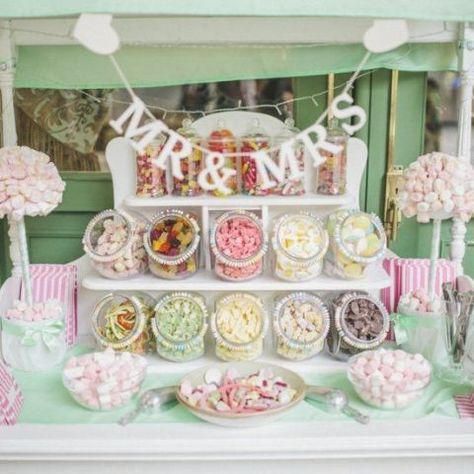 Dessert Bord, Sweet Table Wedding, Oreo Desserts, Sweet Carts, Candy Bar Wedding, Rustic Wedding Decorations, Classic Elegant Wedding, Wedding Sweets, Pink Bridal Shower