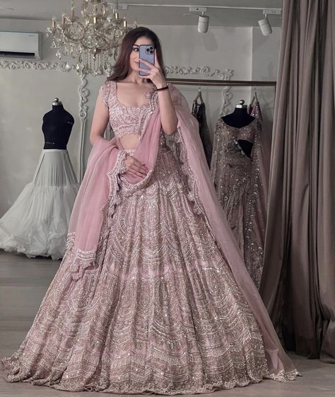 Light Pink Lehenga, Pink Sari, Sari Wedding, Pink Bridal Lehenga, Best Indian Wedding Dresses, Diwali Dresses, Simple Lehenga, Latest Bridal Lehenga, Trendy Outfits Indian