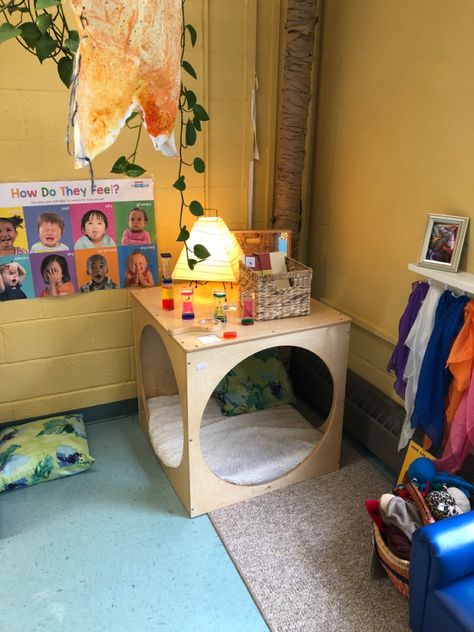 Quiet Corner Ideas Classroom, Preschool Classroom Cozy Corner Ideas, Cozy Cube Ideas Preschool, Quiet Area Preschool Cozy Corner, Quiet Area Preschool, Classroom Quiet Corner, Cozy Area Ideas Preschool, Cozy Corner Ideas For Preschool, Cozy Corner Preschool