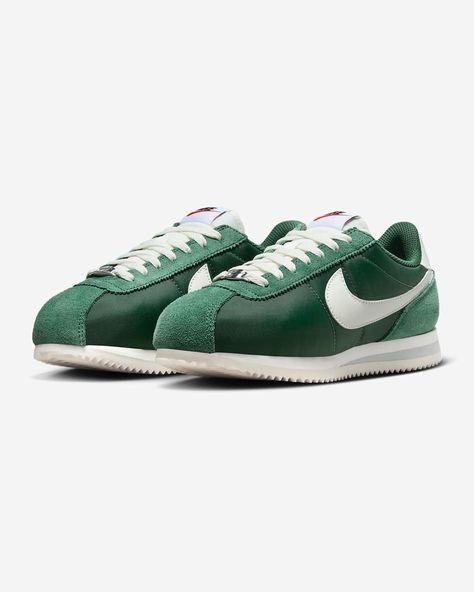 Tracing the roots of cool from the track to the sidewalk with the Nike Cortez. #affiliate 🔗 in the bio 🔎 31182 or simply click the link below: https://www.twinklesobright.com/product/nike-10/ Aesthetic Nike, Sport Aesthetic, Denim Shirt With Jeans, Sports Aesthetic, Nike Classic, Green Sneakers, Sneaker Release, Athletic Style, Heritage Fashion