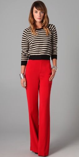 Red Pants Work Outfits Red Pants, Wide Leg Red Pants Outfit, Red Pants Outfit Work, Styling Red Pants, Red Trousers Outfit, Outfit Pantalon Rojo, Red Pants Outfit, Pants Outfit Work, Red Trousers