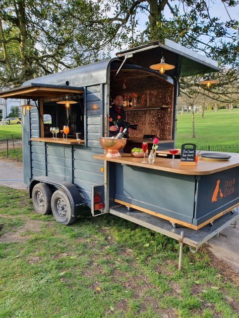 Dog and Duck Mobile Bar - Horsebox Bars East Sussex Cocktail Trailer, Roda Gerobak, Tea Truck, Tavern Ideas, Duck Mobile, Dog And Duck, Horse Box Conversion, Horsebox Bar, Mobile Bar Cart