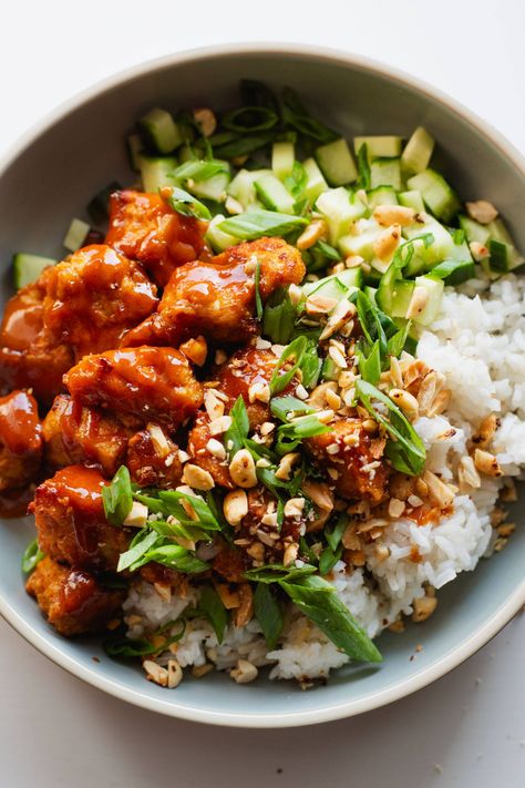 Sticky Gochujang Tofu with Herbs and Peanuts Recipe - Pinch of Yum Easy Tofu Lunch Ideas, Tofu Lunch Recipes, Tofu Lunch, Bowl Dinners, Gochujang Tofu, Asian Tofu Recipes, Sticky Tofu, Bowls Recipes, Pinch Of Yum