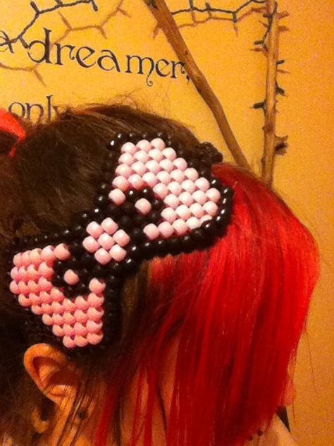 Adorable Pink and Black Hello Kitty Kandi Rave Bow by GotKandi, $10.00 Kandi Bow Tutorial, Kandi Headband, Kandi Skirt, Kandi Tut, Hello Kitty Kandi, Kandi Inspiration, Kandi Rave, Scene Kandi, Rave Bracelets