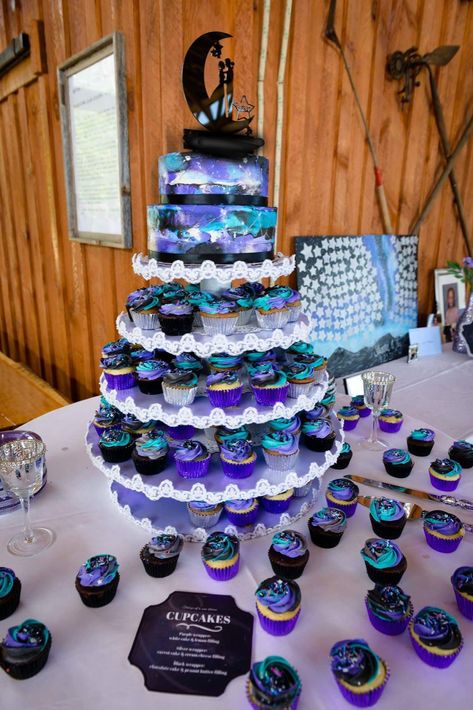 [I Ate] Wedding galaxy cake and cupcakes. Galaxy Desserts, Celestial Wedding Theme, Stars Universe, Galaxy Wedding, Galaxy Cake, Starry Night Wedding, Cake And Cupcakes, Star Wars Wedding, Celestial Wedding