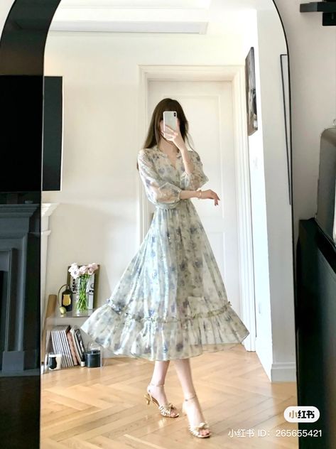 Long Dress Korea, Long Dress Korean Style, Asian Style Clothes, Simple Frock Design, Simple Frocks, Modest Dresses Casual, Korean Fashion Dress, Frocks For Girls, Fashion Attire