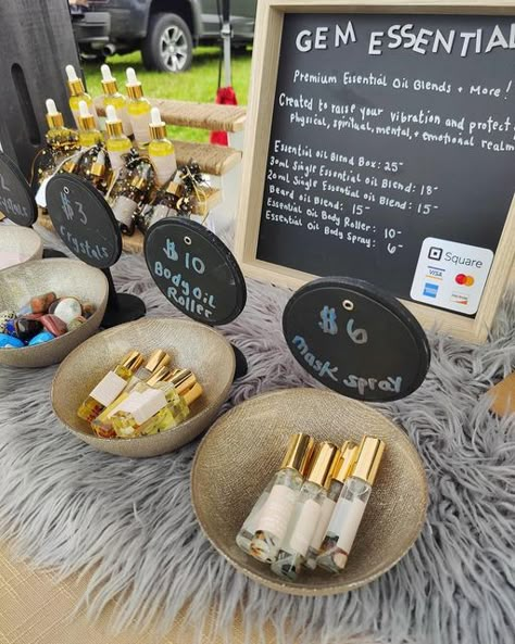 Essential Oil Retail Display, Bazaar Booth Ideas Perfume, Essential Oil Display Ideas Diy, Essential Oil Business Ideas, Essential Oil Vendor Booth Ideas, Skincare Display Ideas, Essential Oil Display Ideas, Vender Booth Ideas, Essential Oil Business