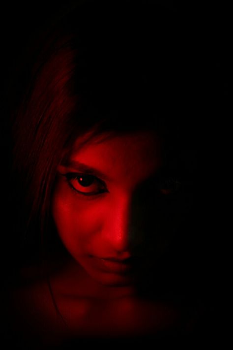 Horror Lighting Photography, Pose Reference Scary Photo, Scary Portrait Photography, Red Light Photoshoot Ideas, Horror Portrait Photography, Horror Portrait, Halloween Summer, Horror Photography, Scary Photos