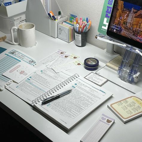 Organisation, Minimal Study Table, Minimal Study Room, Study Minimal, Muji Aesthetic, Moodboard App, Aesthetic Table, Focus Studying, Study Info