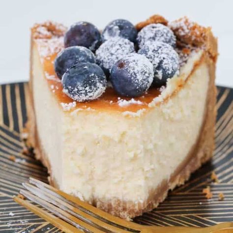 Classic New York Baked Cheesecake - Bake Play Smile New York Baked Cheesecake, Cheesecake Slice, No Bake Slices, Coconut Slice, Baked Cheesecake, New York Style Cheesecake, Cheesecake Dessert, Baked Cheesecake Recipe, Thermomix Desserts