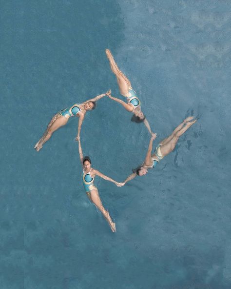 Artistic Swimming, Swimming Team, Wedding Collage, Summer Study, Levitation Photography, Synchronized Swimming, Sports Aesthetic, Olympic Athletes, Olympic Sports