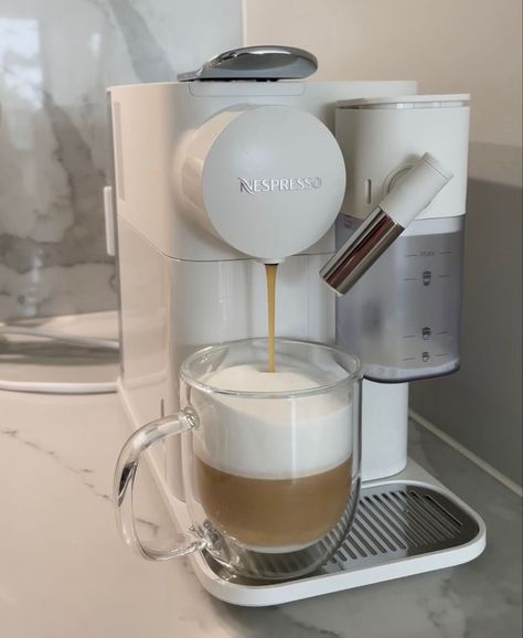 Lattissima One, Nespresso Lattissima, Coin Café, Nespresso Machine, Coffee And Espresso Maker, Best Coffee Maker, Coffee Corner, Apartment Decor Inspiration, Espresso Maker