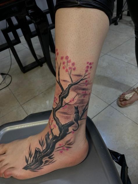 Tattoo of a Sacura tree. The cat is sitting in a branch looking at the full moon. Cat In A Tree Tattoo, Cat And Tree Tattoo, Cat Tree Tattoo, Back Tattoos, Tree Tattoo, Tattoos Ideas, Cat Tattoo, A Tree, Tatting