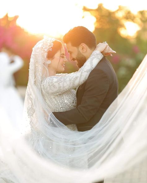 Wedding Poses For Couples, Wedding Session Photography, Groom Poses Photography, Egypt Wedding Dress, Wedding Poses For Bride And Groom, Wedding Photo Shoot Ideas, Egypt Wedding, Bride And Groom Photoshoot, Bride And Groom Images