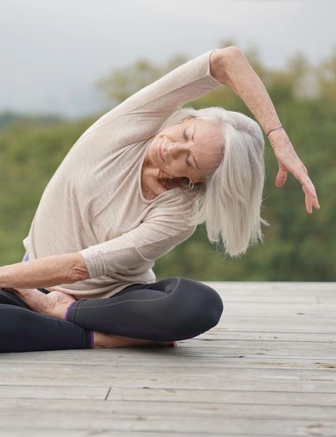 Fit in old age: practical exercises for seniors - bellicon Bellicon Workout, Best Leg Exercises For Women, Leg Exercises For Women, Best Leg Exercises, Osteoporosis Exercises, Leg Workout Women, Best Leg Workout, Weight Bearing Exercises, Yoga For Seniors