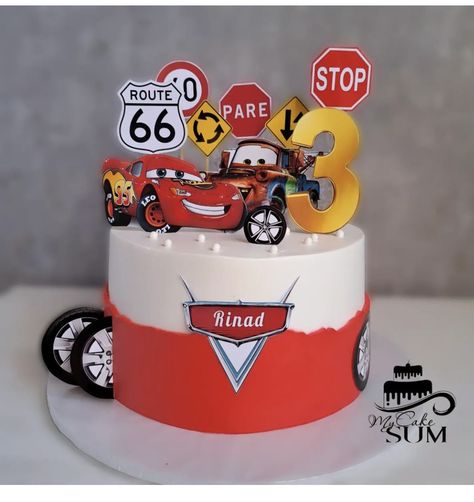 Car Topper Cake, Mcqueen Cake Design, Lightening Mcqueen Cakes, Pastel Rayo Mcqueen, Pixar Cars Birthday Cake, Disney Cars Birthday Cake, Pastel Cars, Car Theme Cake, برق بنزين