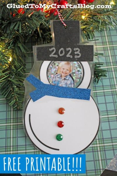 Christmas Gift Ideas From Preschoolers To Parents, Toddler Picture Ornament Craft, Christmas Ornament Kids Diy, Easy Preschool Ornament Craft, Ornaments With Kids Pictures, Picture Ornaments Diy Kids, Printable Ornaments For Kids, Snowman Crafts For Kids Preschool, Christmas Gifts For Kids To Make Parents