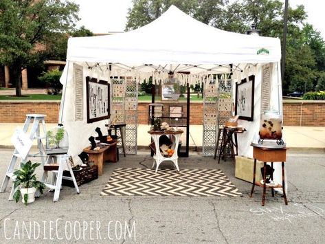 Love the rug in this craft show tent and the use of white and wood display props and fixtures. #ArtAndCraft Market Tent, Art Fair Display, Market Stall Display, Art Fair Booth, Vendor Booth Display, Farmers Market Display, Flea Market Booth, Craft Fair Booth Display, Stand Feria