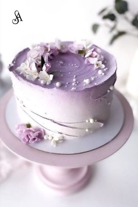 Purple Floral Cake, Floral Cake Ideas, Floral Cake Birthday, Wedding Cakes Lilac, Lavender Wedding Cake, Purple Cakes Birthday, Tiered Cakes Birthday, Lavender Cake, Vintage Birthday Cakes