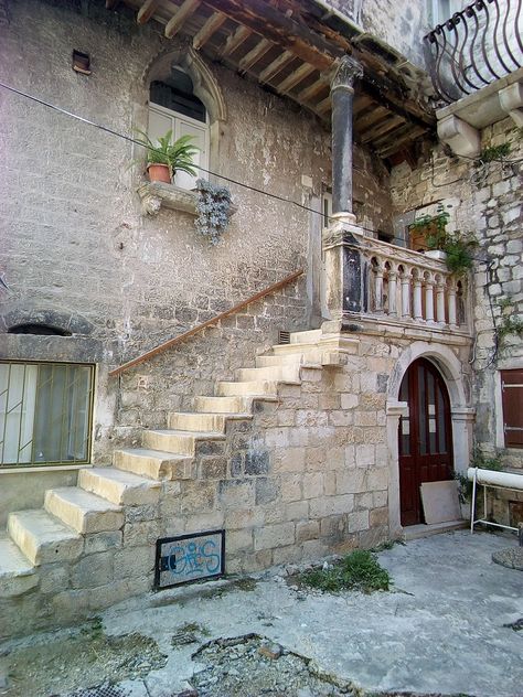 Dalmatian House, Croatian House, Stone Homes, Stone Houses, Summer Home, Dubrovnik, Remodeling Ideas, Dalmatian, Home Designs