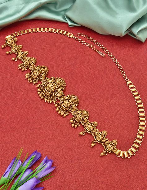 Beautiful handcrafted vaddanam designs are now just a click away. Shop online at the most prominent jewellers in India. Also, find unique styles of waist belts at the best prices on Kalyan's online store! Vadanam Designs Gold, Chain Vaddanam, Gold Vaddanam, Vaddanam Designs, Kalyan Jewellers, Indian Jewelry Earrings, Waist Belts, Jewelry Design Earrings, Design Earrings