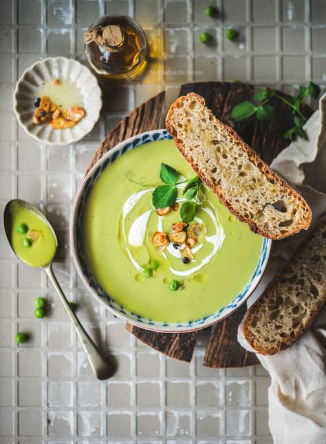 Soup Photography, Peas Soup, Soup Creamy, Soup Appetizers, Green Soup, Food Photography Ideas, Food Photoshoot, Food Styling Photography, Pea Soup