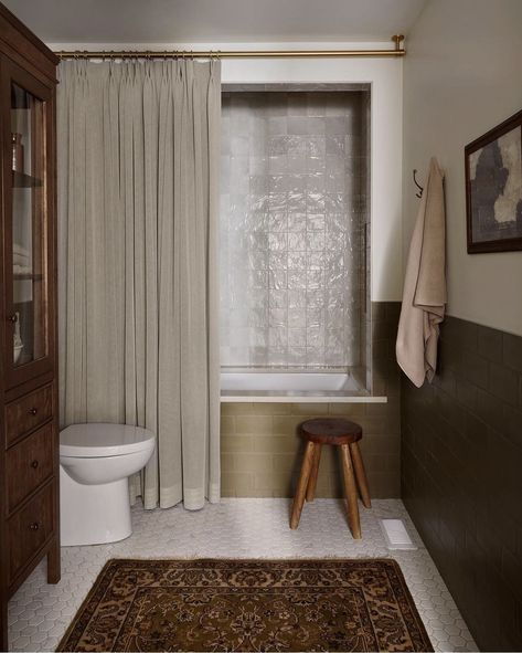 Small Laundry Hallway Ideas, Moody Bathroom With Tub, Beautiful Bathrooms With Shower Curtains, Grace Start Bathroom, Chic Bathroom Storage, Minimal Japandi Bedroom, Moody Bathroom With Shower Curtain, Modern Organic Guest Bathroom, Rust And Green Bathroom