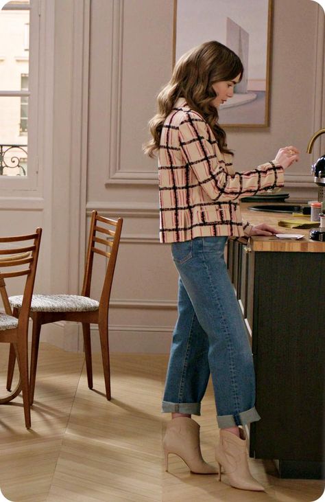 Emily In Paris Fashion, Paris Outfit Ideas, Emily Cooper, Emily In Paris Outfits, Lily Collins Style, Flight Outfit, Paris Inspired, Paris Look, Denim On Denim