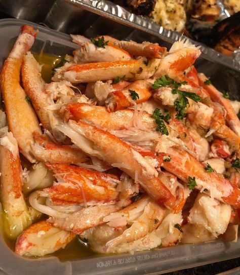 Butter poached cracked crab 🦀 by @tookoolchef | #cookipage Crab Legs, Food Drinks Dessert, Food Goals, Crab Meat, Seafood Dishes, Food Items, Food Cravings, I Love Food, Soul Food