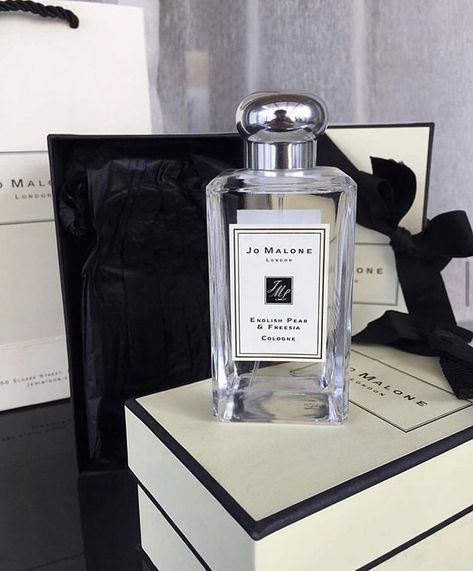 Joe Malone Aesthetic, Jo Malone English Pear And Freesia, Jo Malone Perfume Aesthetic, Jo Malone Perfume English Pear, Joe Malone English Pear, Joe Malone Perfume, Perfume Wardrobe, English Pear And Freesia, Joe Malone