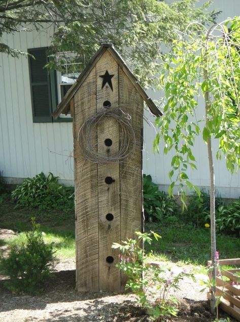 Bird House Garden Ideas, Primitive Birdhouses Rustic, Rustic Bird Houses Ideas, Tall Bird Houses, Primitive Garden Ideas, Farmhouse Birdhouses, Garden Shed Interiors, Large Bird Houses, Homemade Bird Houses